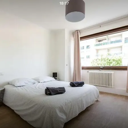 17 Rue Jean Jaures *